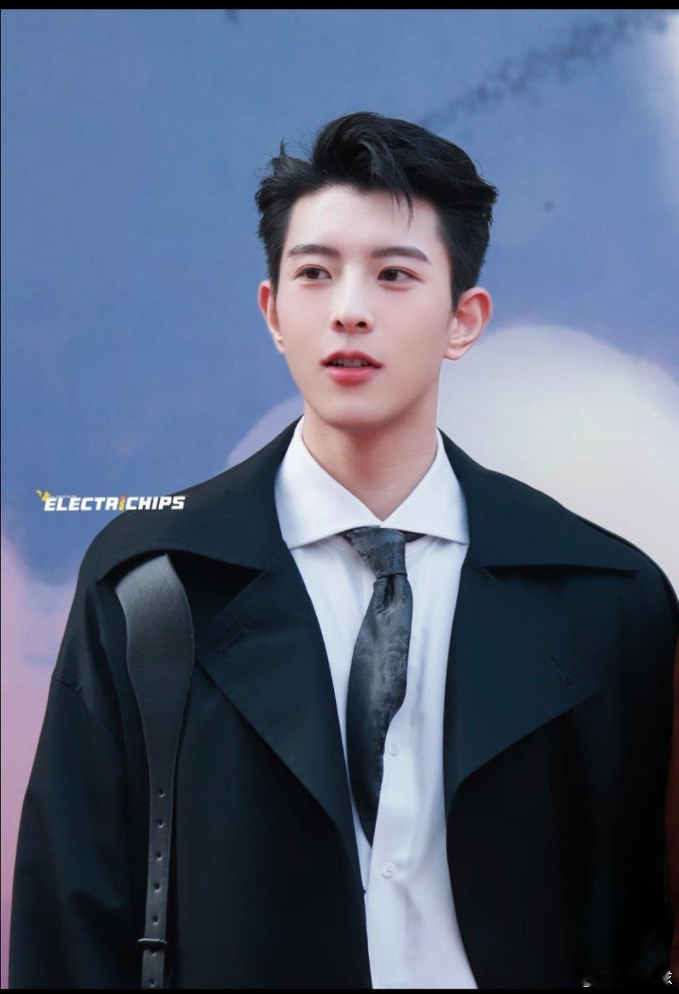 没见过的邱鼎杰 这小子真帅