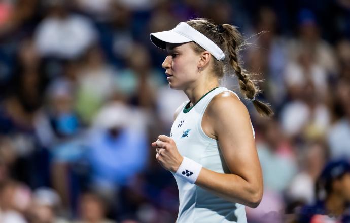 莱巴金娜逆转高芙WTA1000多伦多站半决赛，莱巴金娜5-7 6-2 6-2逆转