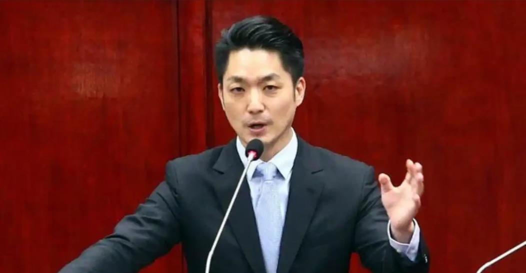 大陆邀请国民党主席郑丽文访陆，蒋介石的曾孙蒋万安第一个冲出来拦！你真以为蒋万安是