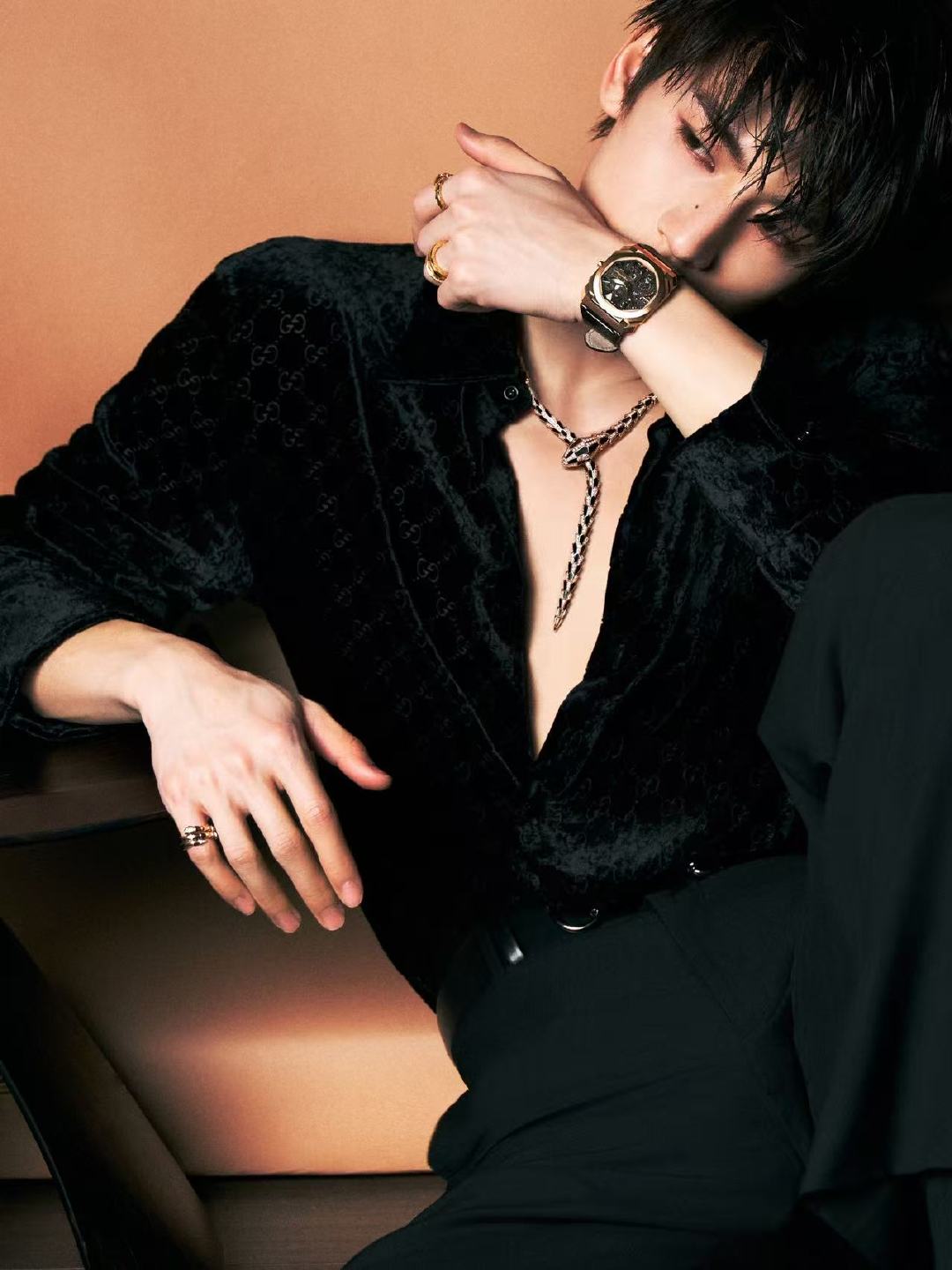 张凌赫又来炸场子了张凌赫给到一个夯 张凌赫微博之夜又来炸场子了，这个造型给到一个