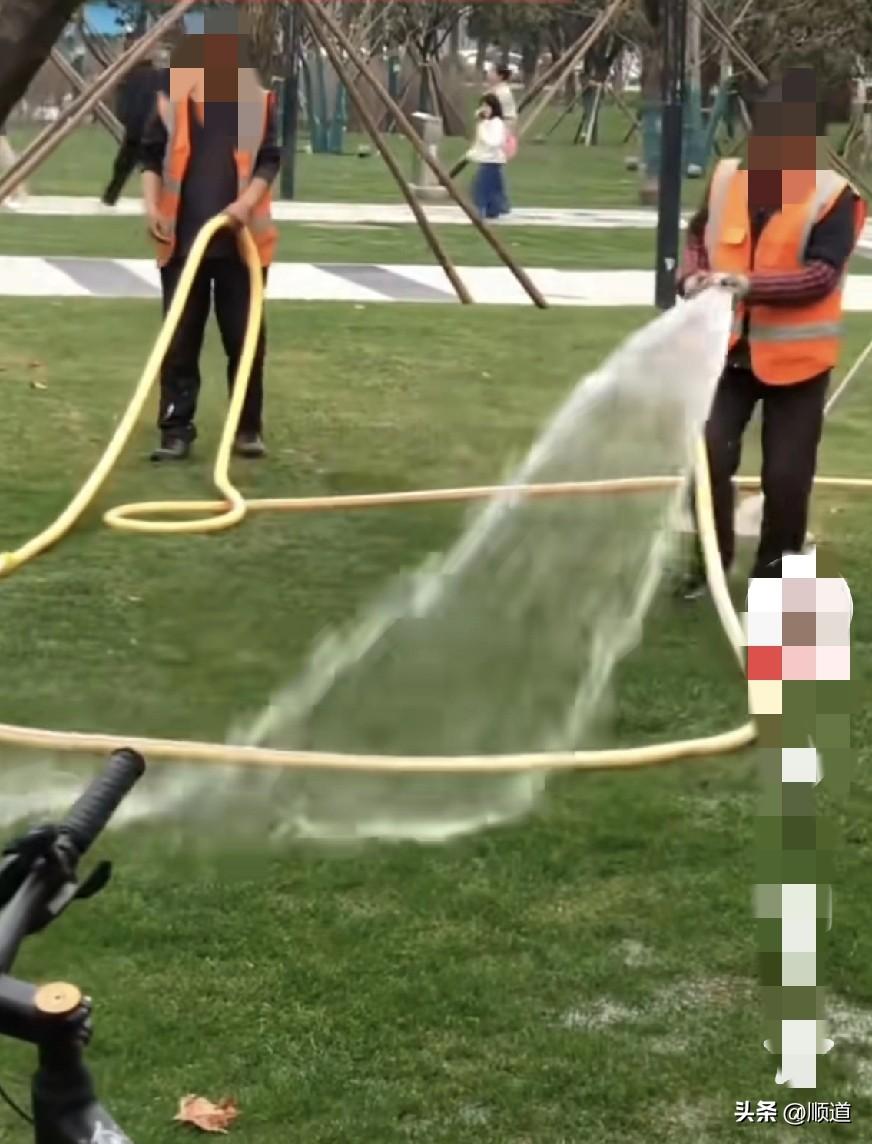 我的右胳膊肘上边吧疼了有十多天了，怎么个疼法儿呢？就是不能抬胳膊，慢慢抬也不行，