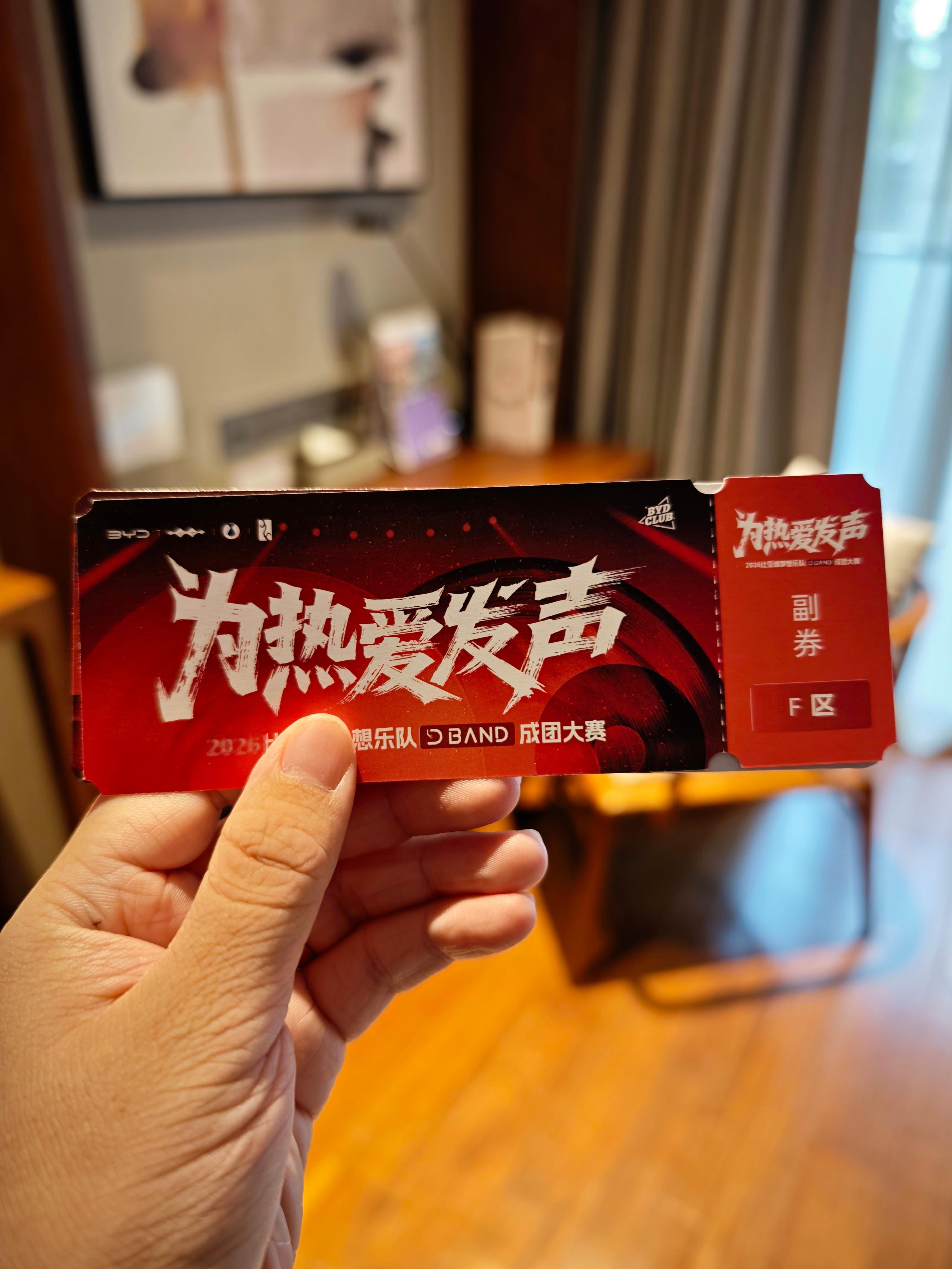 老炼想当年是校园十大歌手啊！让我看看大家唱得如何吧。[doge][doge]比亚