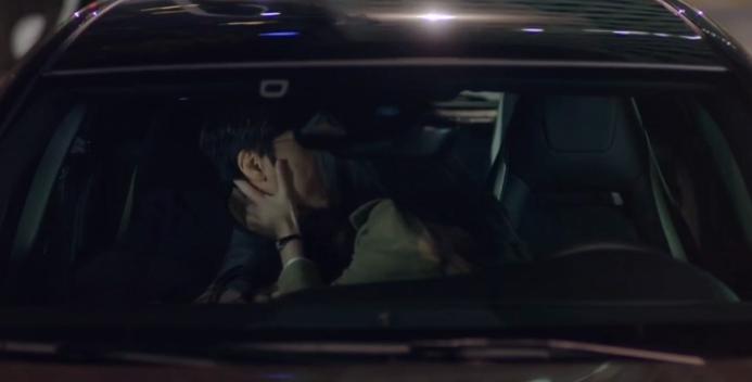 奸情自古出人命！”河南，男子看到妻子深夜外出，心生怀疑，携刀跟了上去，后亲眼看到