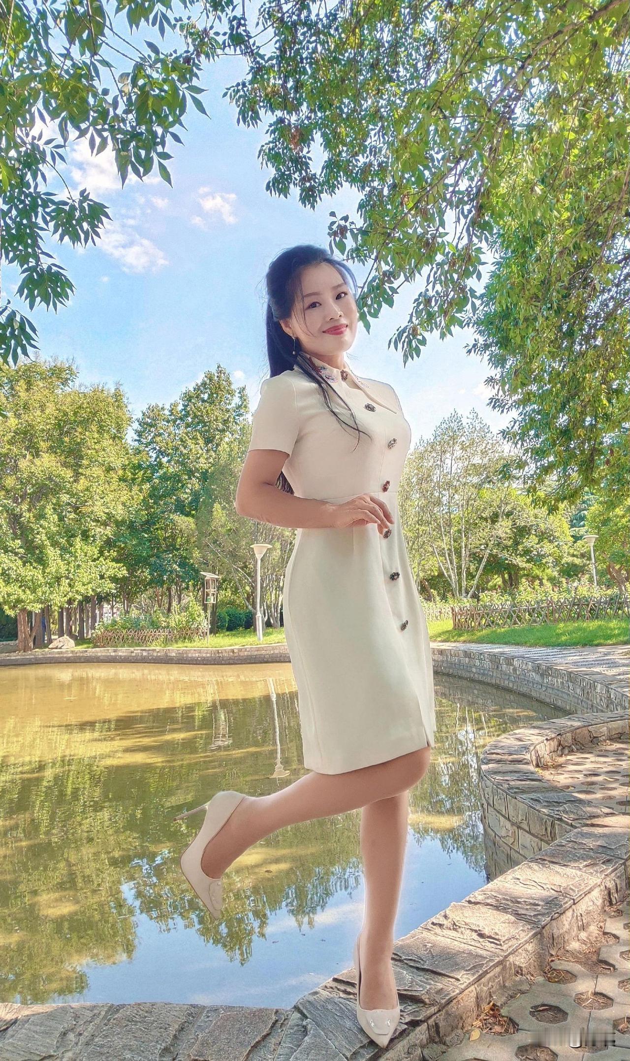 女人三十岁后还适合穿短裙吗