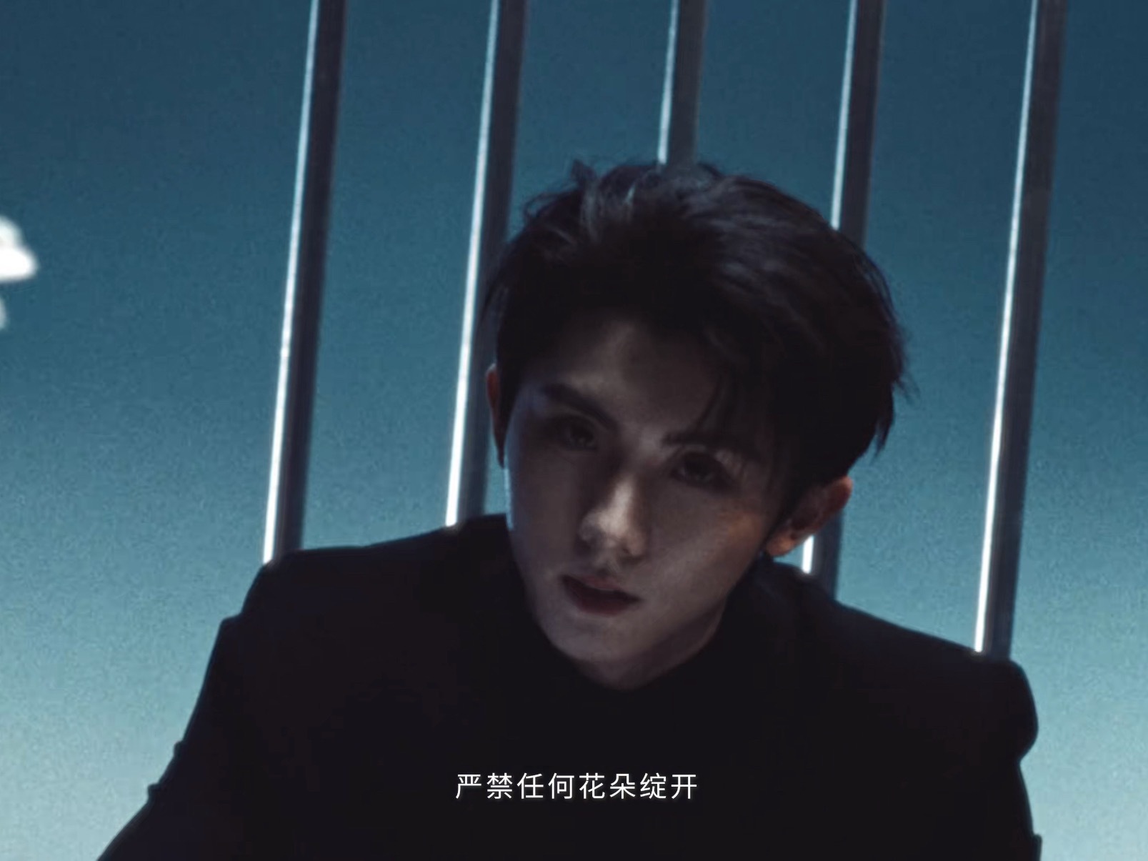 所有人开始仁慈的父我已坠入看不见罪的国度🎵（妈妈你小心吧你屋里有鬼。。 