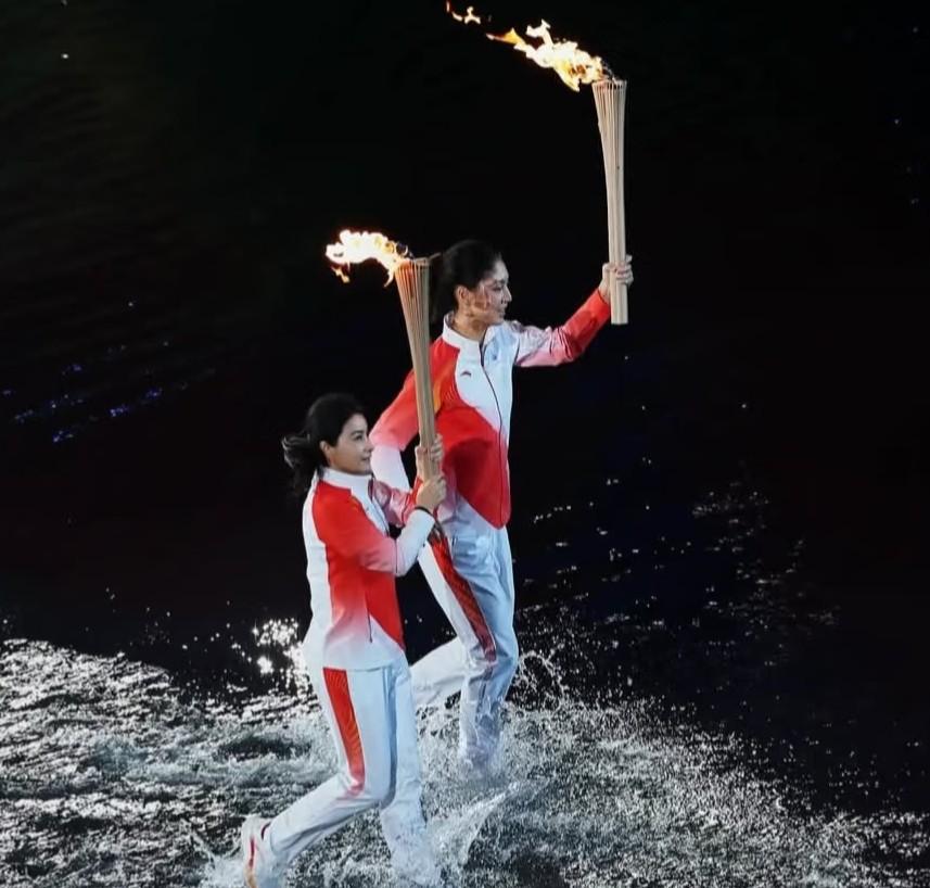 郭晶晶还是太低调了

这么大的事就连公公都不知道

霍震霆接受采访透露，自己是到