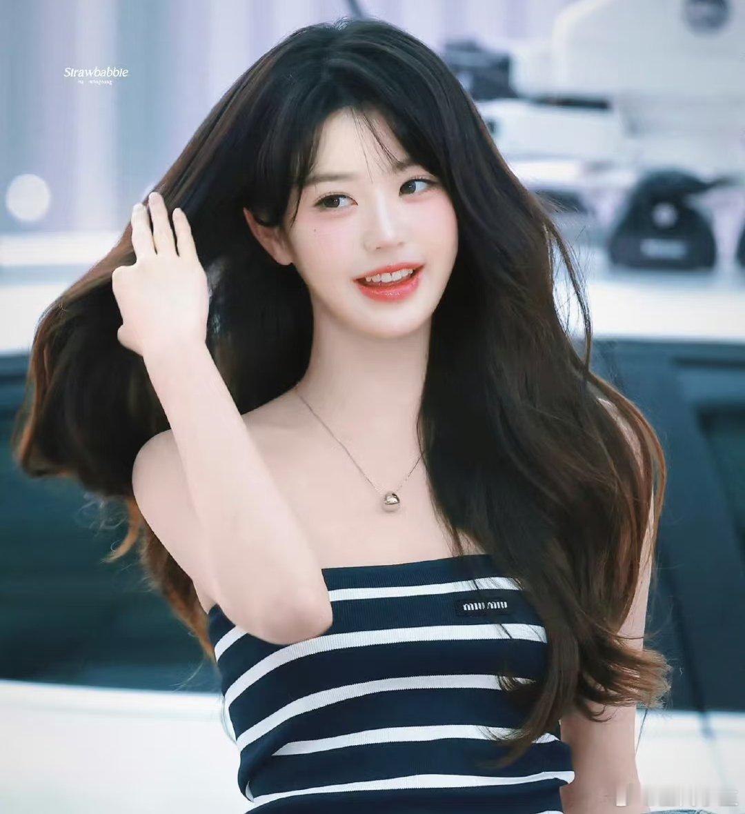 第一次见张元英失去表情管理果然工作久了，谁都会疲倦。听到还要上班五小时，失去表情