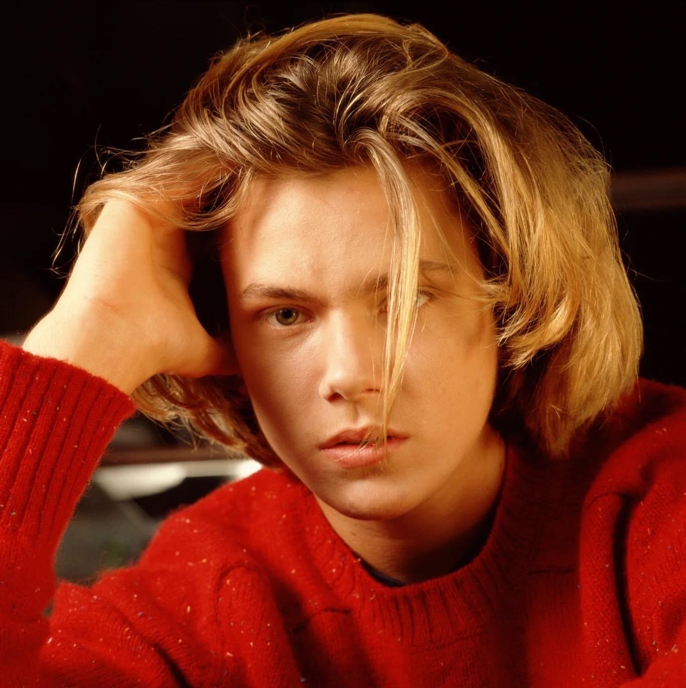 电影[超话]旧相簿子 River Phoenix photographed by