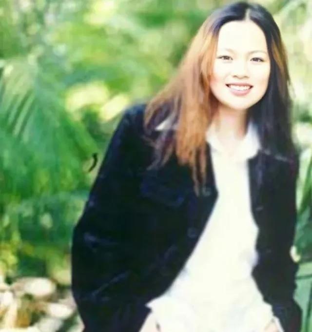 2010年，离婚后的葛荟婕找汪峰要30万在北京买房，汪峰爽快把钱给了她后，要求她