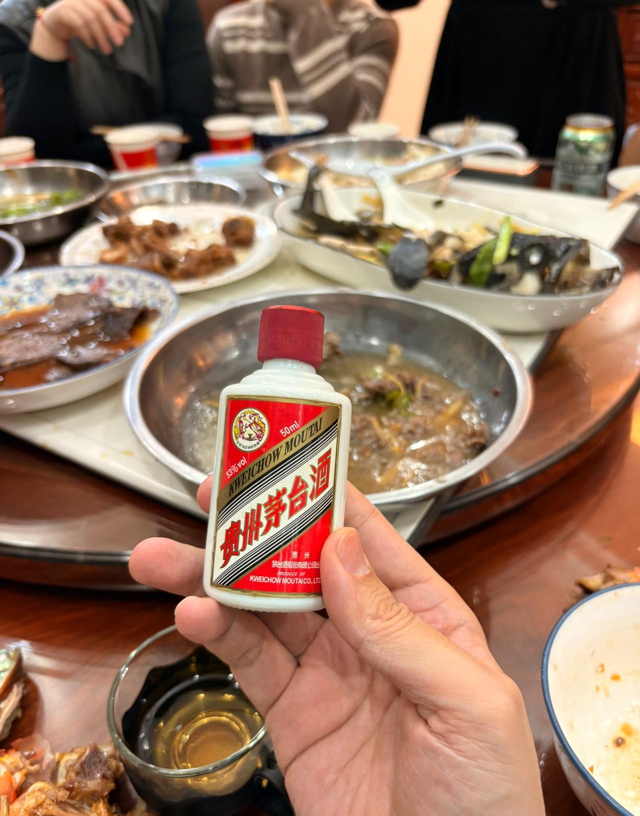 从茅台1499元上i茅台，很多人抢不到这个事实 ，说明有钱人比我们想象的多。
