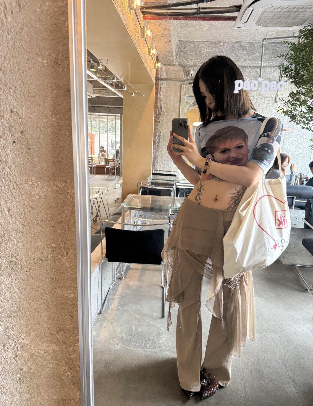 一个遇到镜子就会停住脚步的人
穿衣自由做自己 ootdinspo 发现镜中我