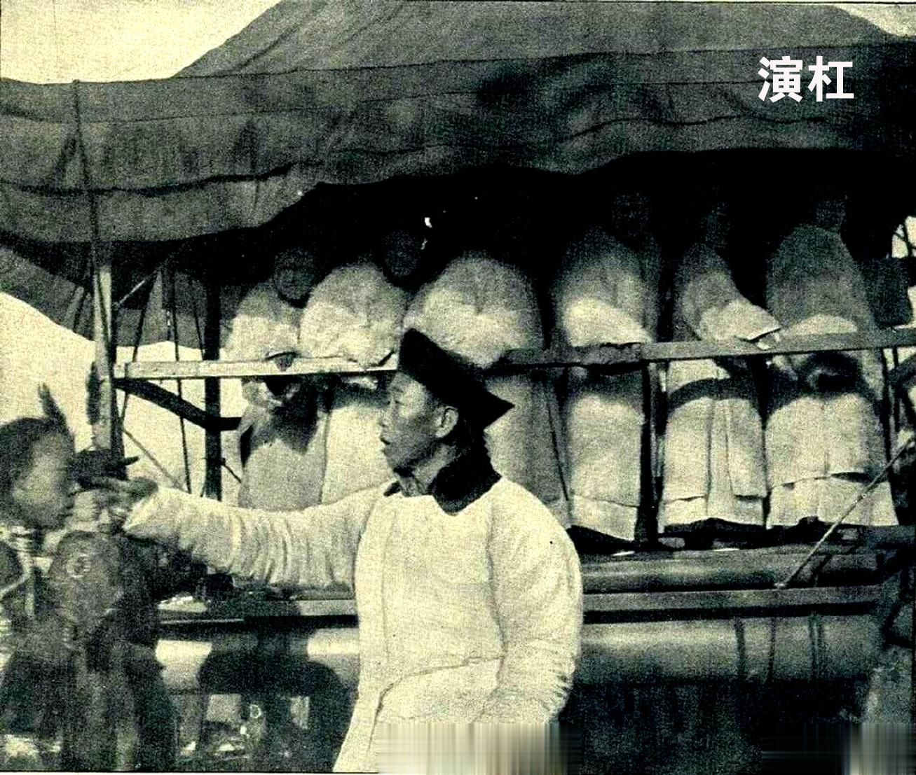 （七）皇帝丧事   今天讲讲皇帝梓宫奉移山陵。乾隆帝即位以后，在去东陵和西陵的途