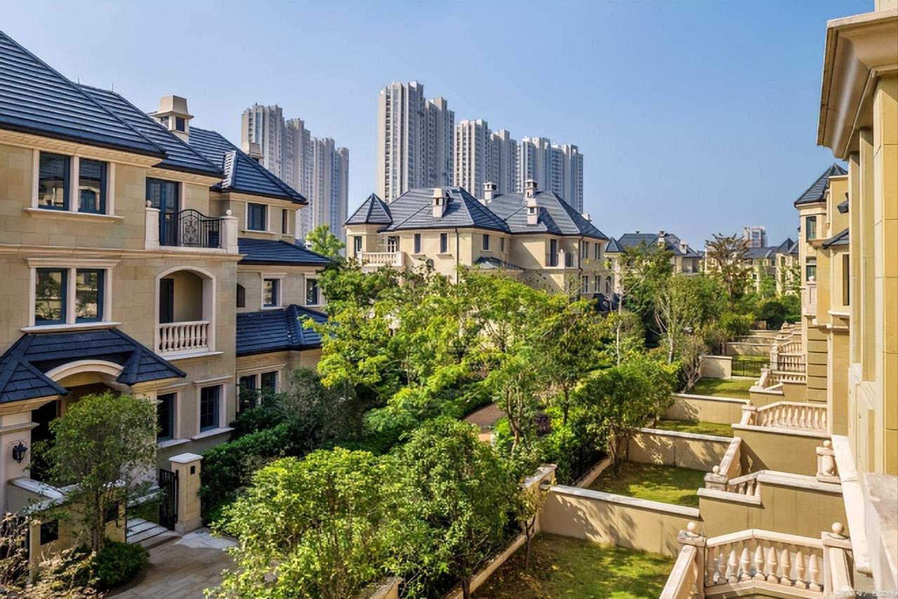 2027年房价若持续下跌，真的不是一刀切的好坏！不同人群的境遇天差地别，看看有没