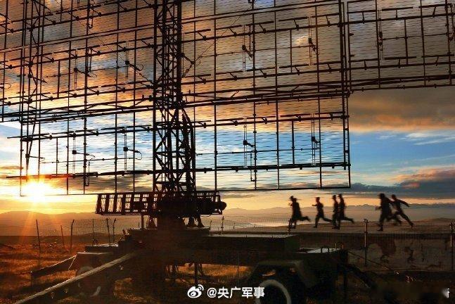 【预警空天！#空军雷达兵74岁生日快乐#】1950年4月22日，我军第一个雷达营