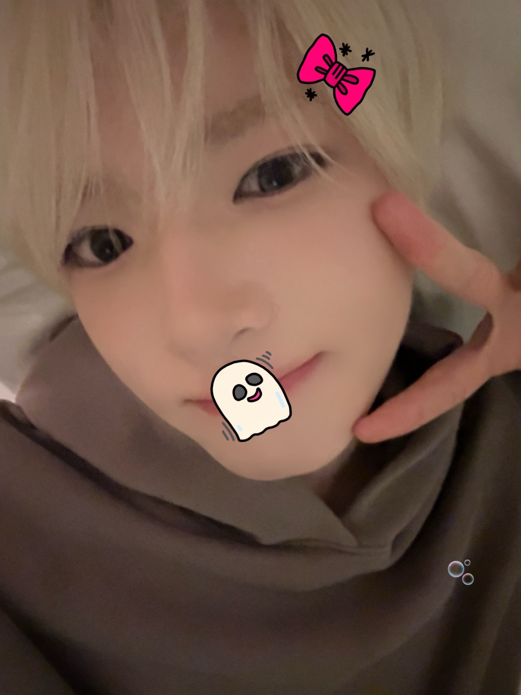 咋这么可爱啊还给自己打蝴蝶结 