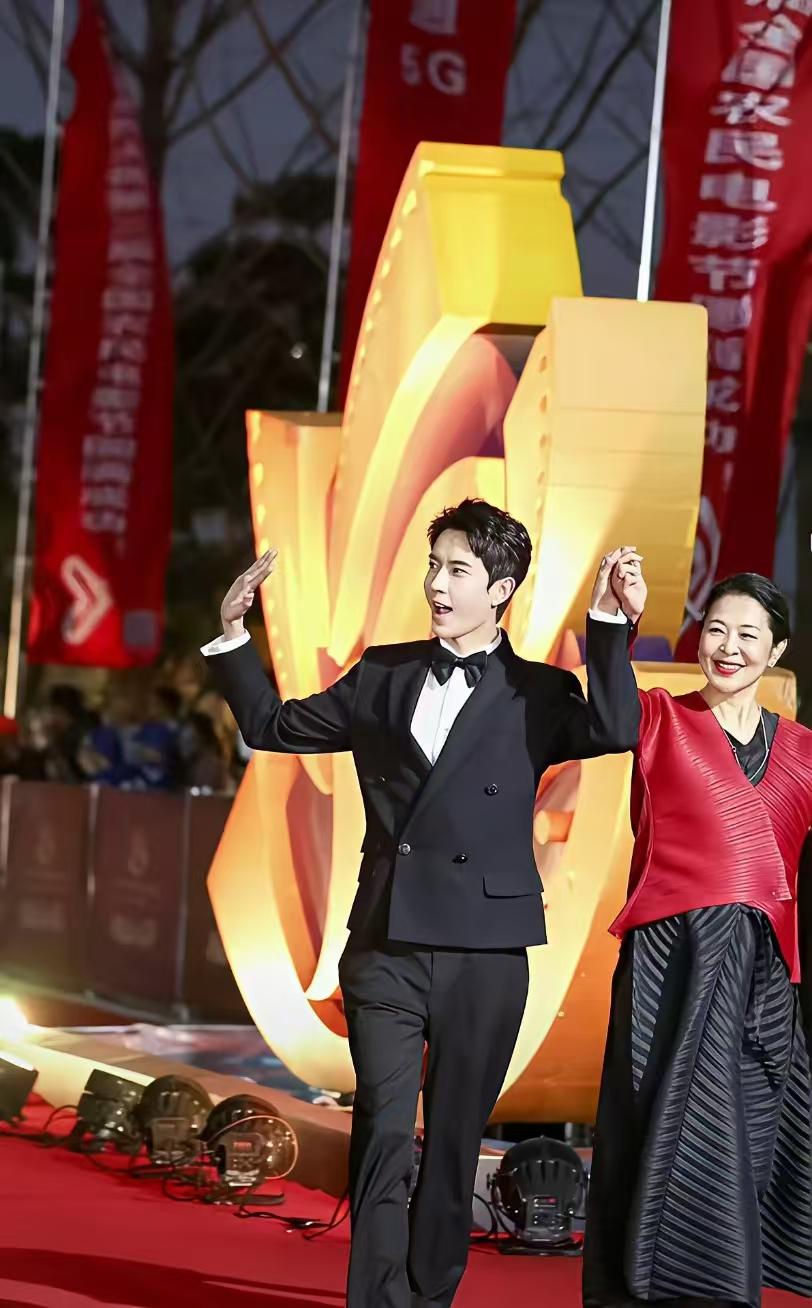 竟然同过框！海洋故事会应该是假的，听了一些感觉太玄幻了，应该是为了流量带货吧。