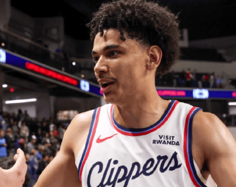 桑德斯本赛季出战20分钟以上时，场均可以得到9.7分3.3板2.2助1.0断0.