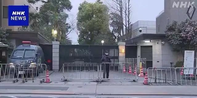 胡锡进；日本媒体的报道来了。

据日本每日新闻，24日上午，一名男子闯入位于东京