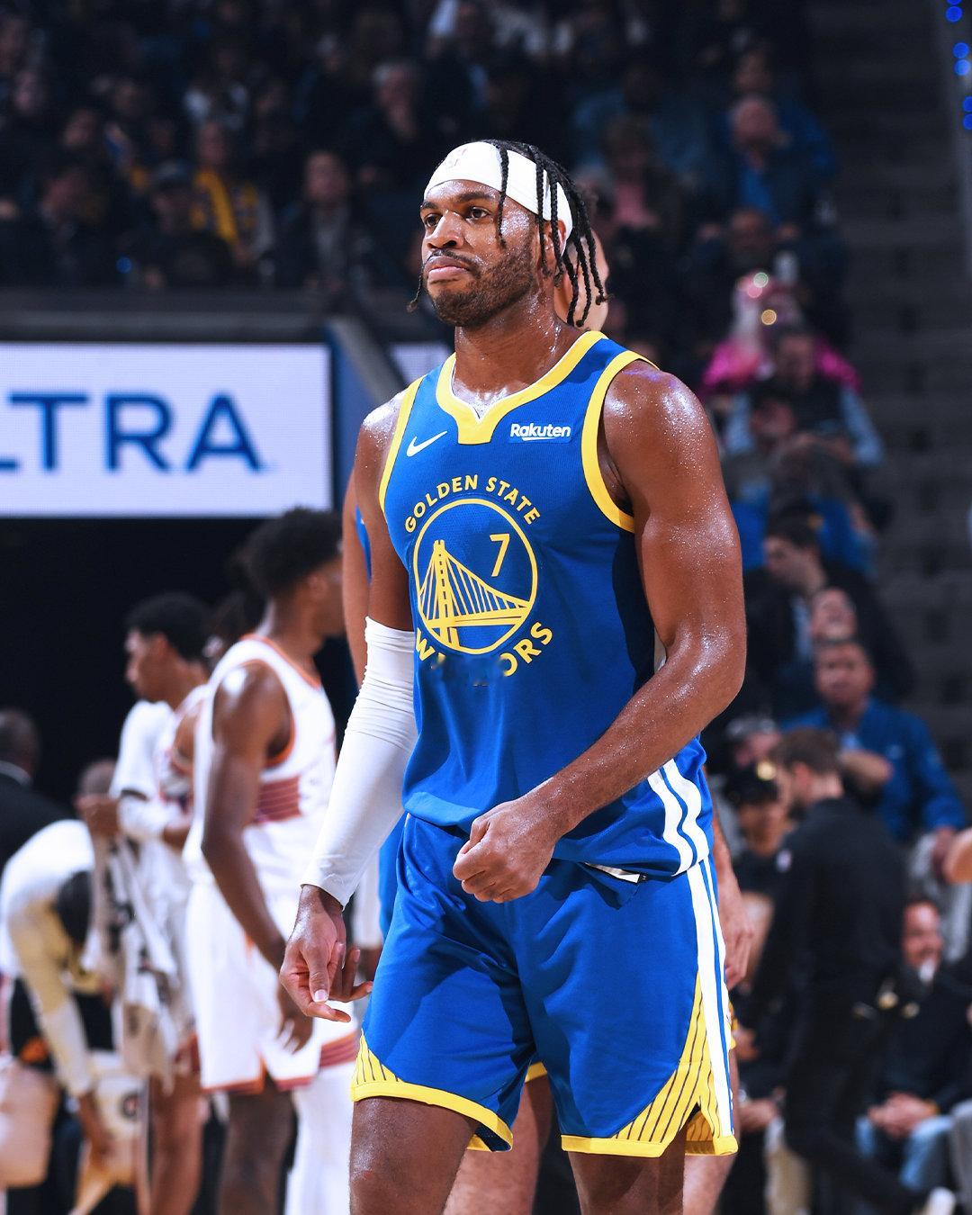 希尔德12分，2篮板，2助攻，1抢断。勇士战胜太阳 ​​​