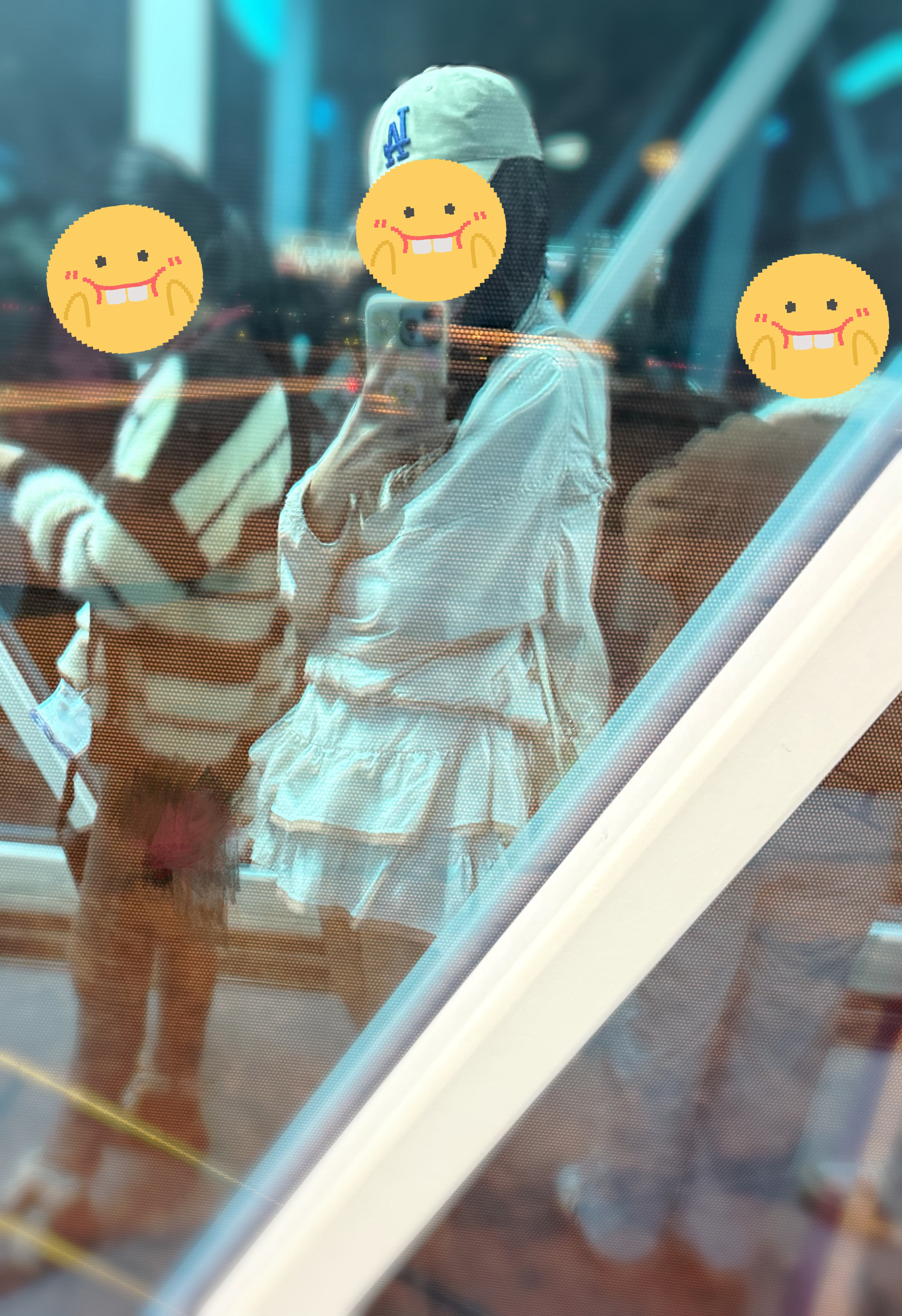 谁家正经航班让人在廊桥上等了五分钟才让上飞机 