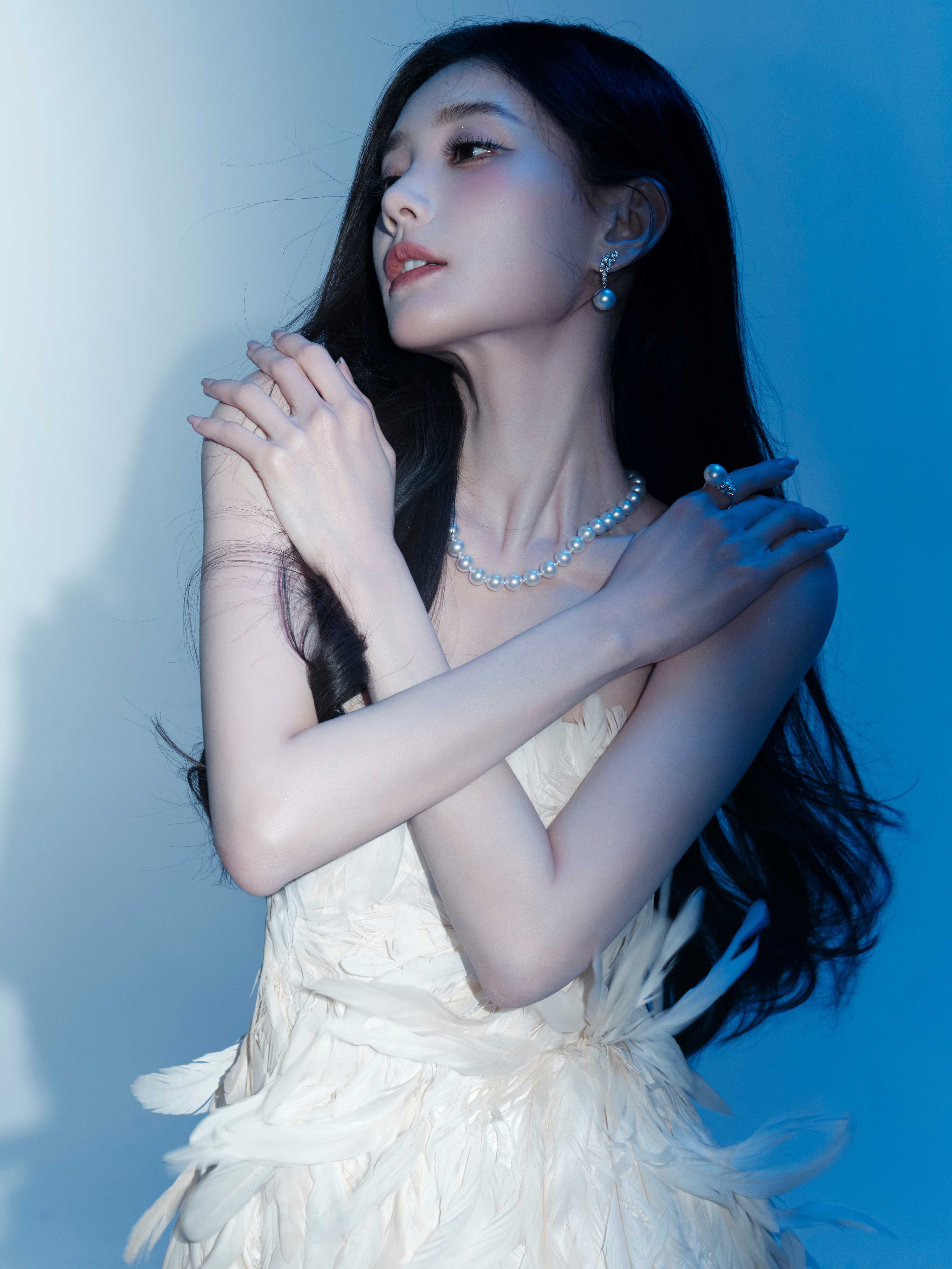 👠李一桐李雪你网速也太快了李一桐直播找凌玲李一桐正太扭腰