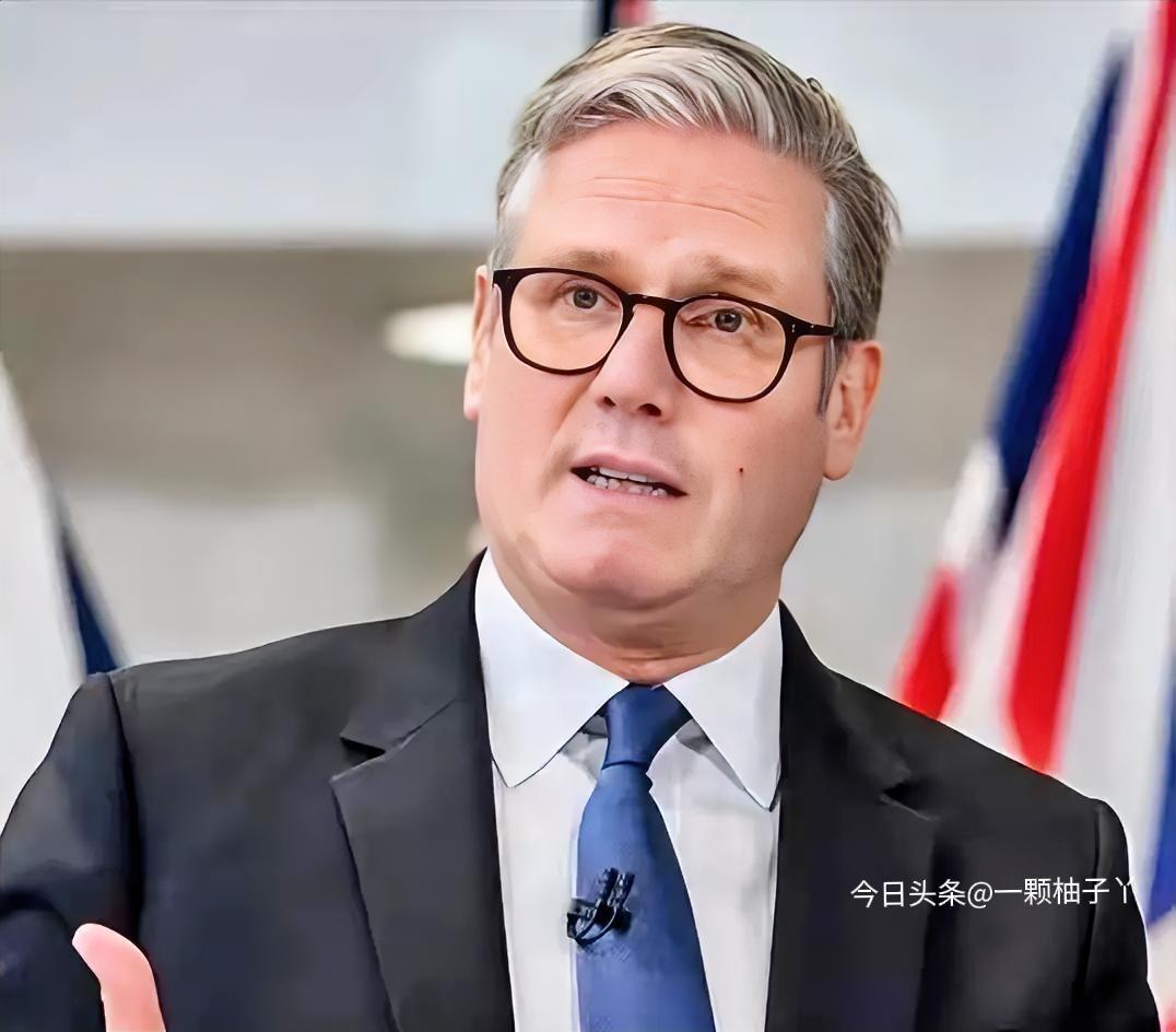 英国和荷兰硬是把一手好牌打得稀烂。英国一边炒作斯塔默2026年初访华，想谈航空发