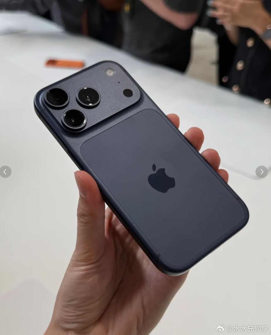 我第一次对iphone产生了兴趣，为啥突然觉得这个好好看啊水哥有话说 ​​​