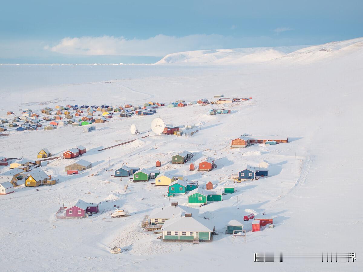 这里是世界的尽头，格陵兰岛最北的小镇Qaanaaq，我在雪后初晴时记录下了这里独