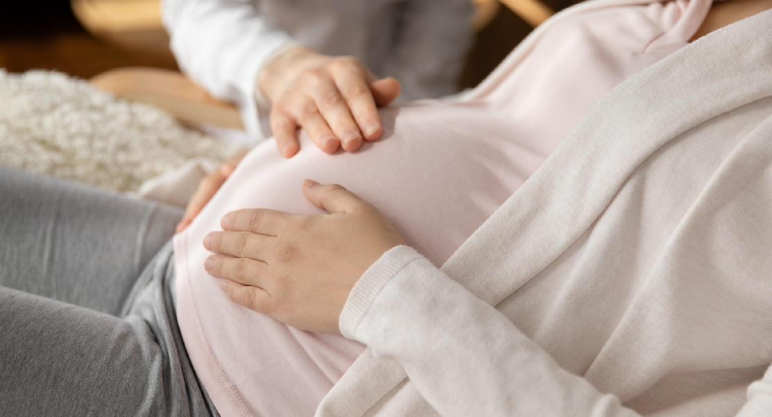 张女士入职不到一年就怀孕，因为先兆流产申请病假被拒，之后的婚假、产假也都没能获批