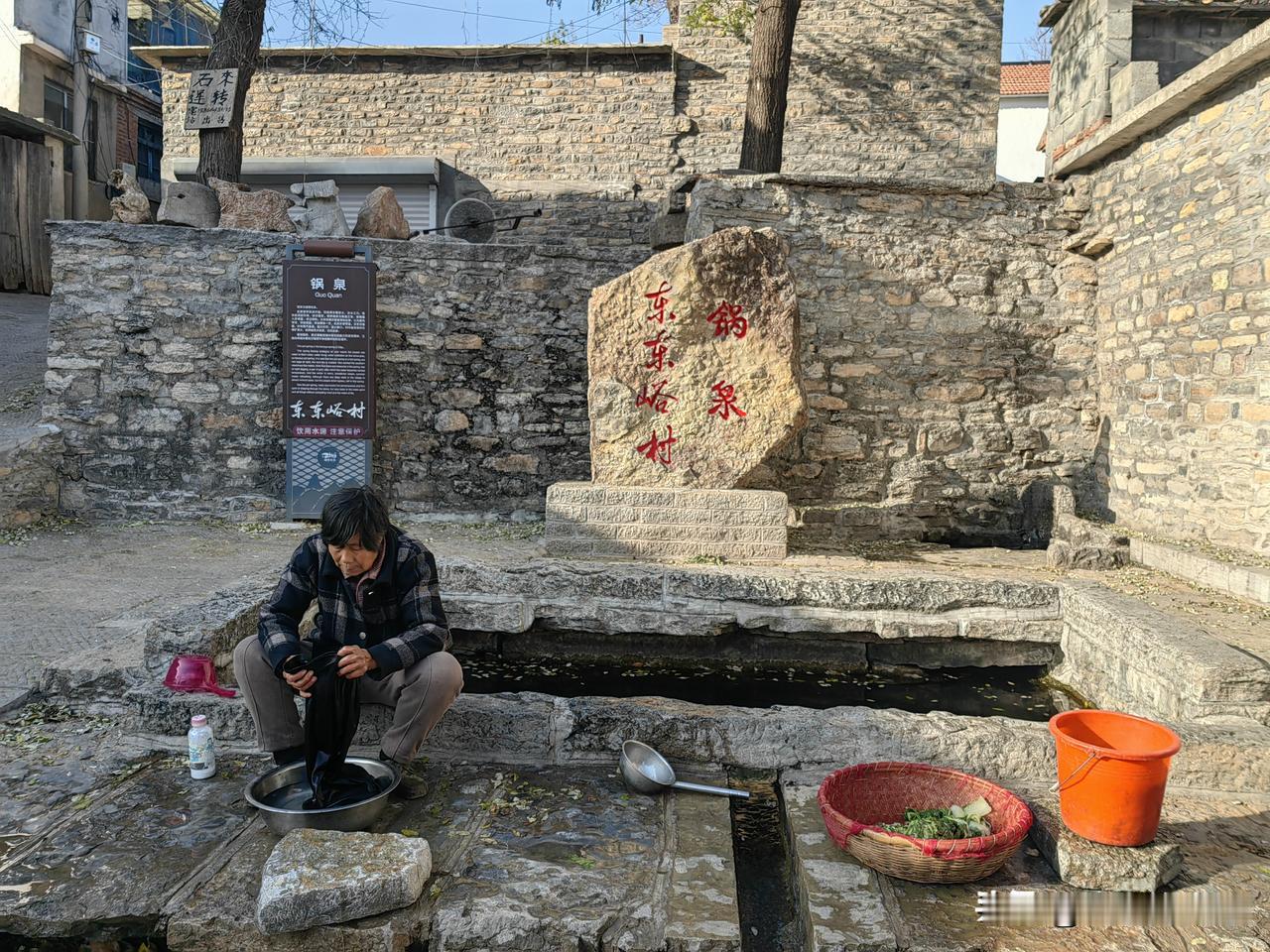 600年历史的古村落东东峪，因在非遗集市上，为游客提供免费大锅饭而爆火网络，成为
