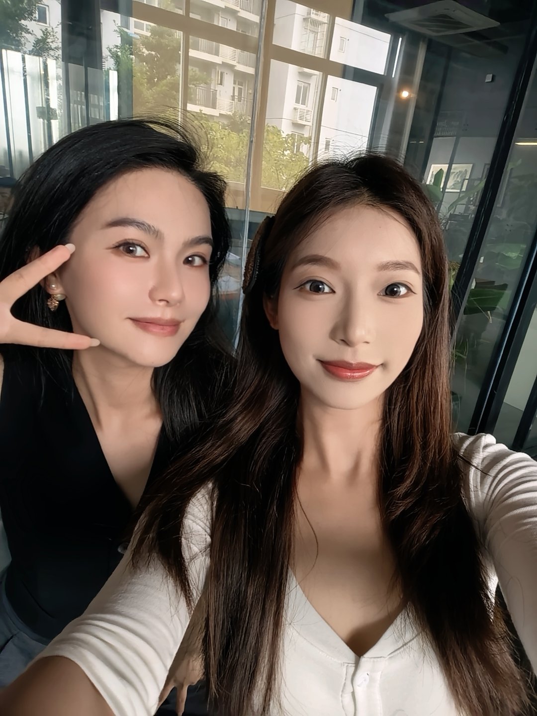 今天在重庆直播彩排！主持人小姐姐04年的～刚刚毕业～是不是超美哒？ 重庆
