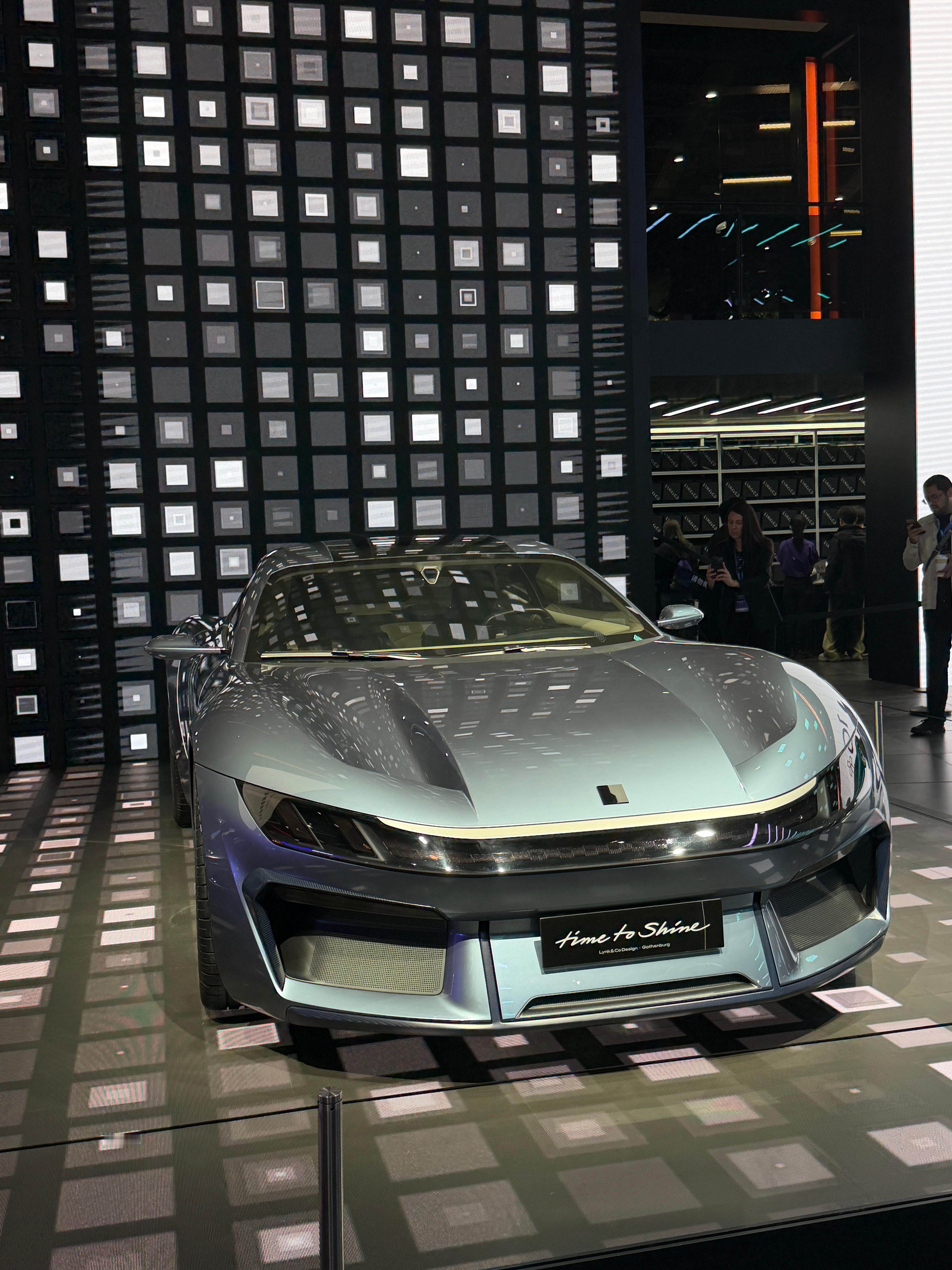 今天近距离看了一下领克这台GT概念跑车！！！！太帅了真期待有一天能拉开车门走进内