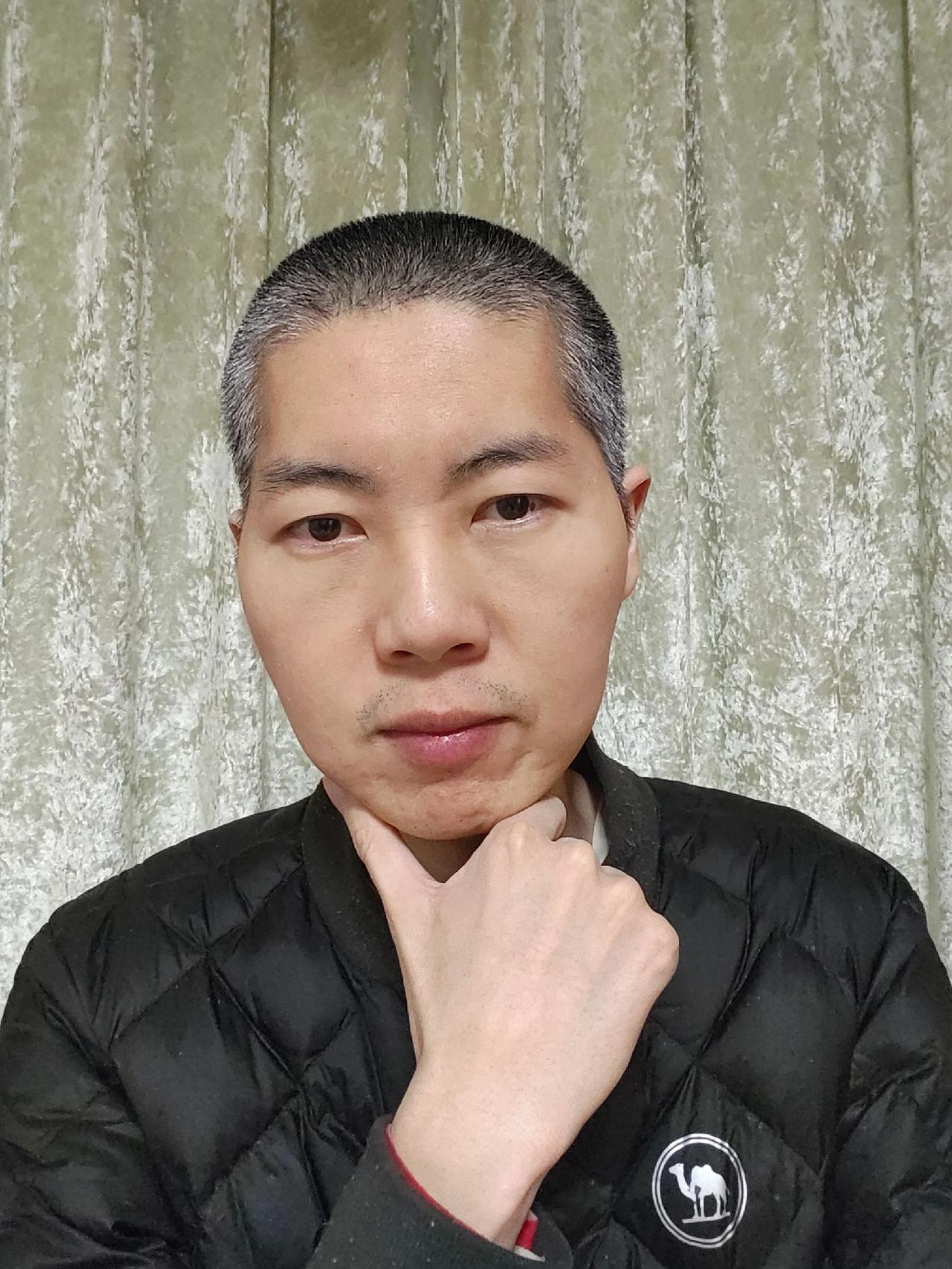 佛缘居士原创视频：这是本人2025年的最新照片 制作时间：2025.01.01自