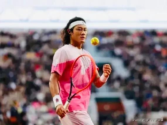 张之臻与🇦🇹奥夫纳经过三盘大战，前两盘两人都战到抢七各拿一盘，决胜盘张之臻6