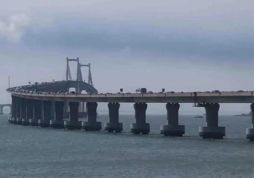 【汕头南澳大桥中秋国庆假期前四天累计进出岛11.34万辆次】中秋、国庆“双节”假