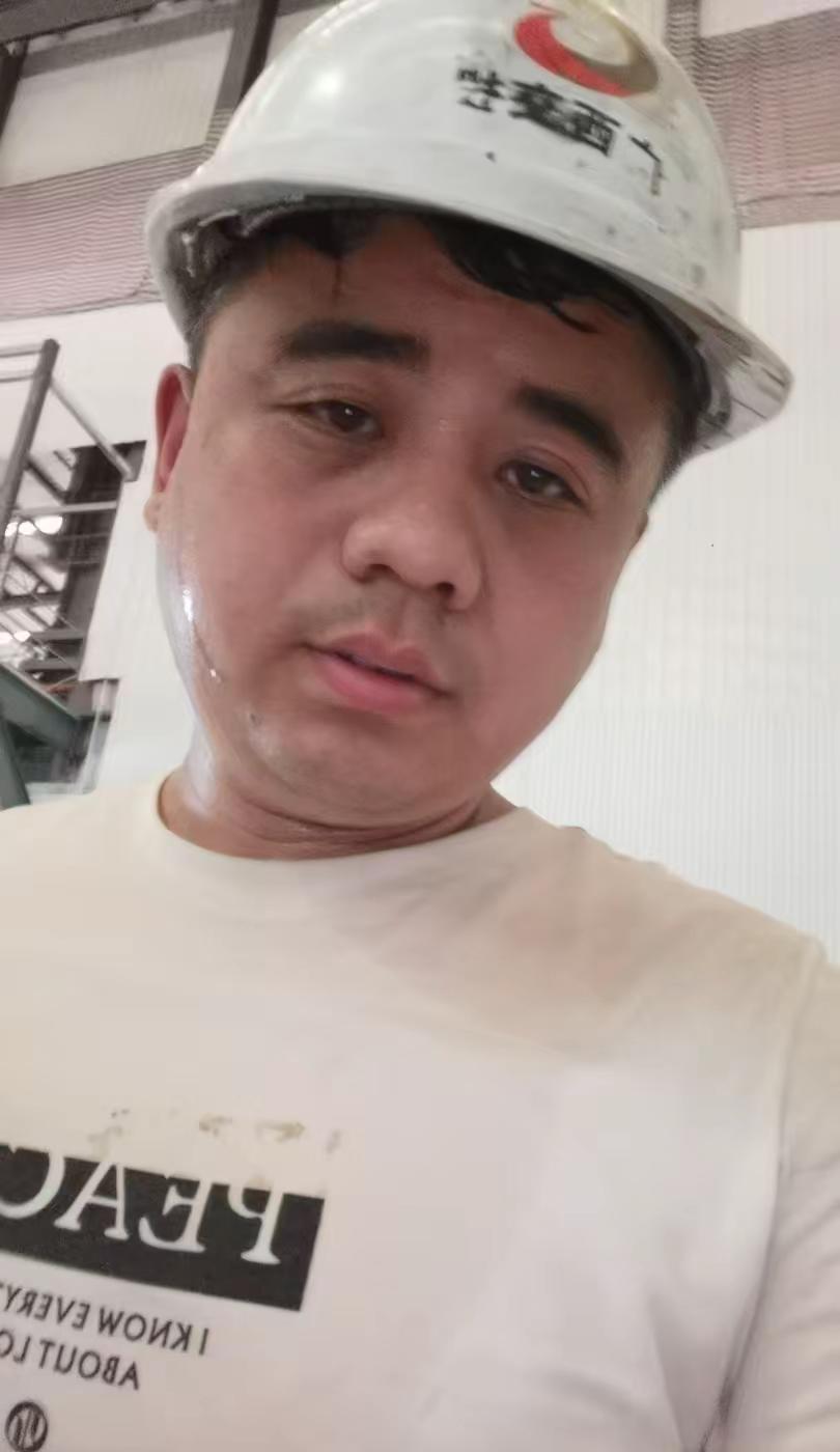 想踏实过日子的小芳，嫁了个没本事赚钱的小刚；拼命打工养家的大强，娶了个爱花钱败家