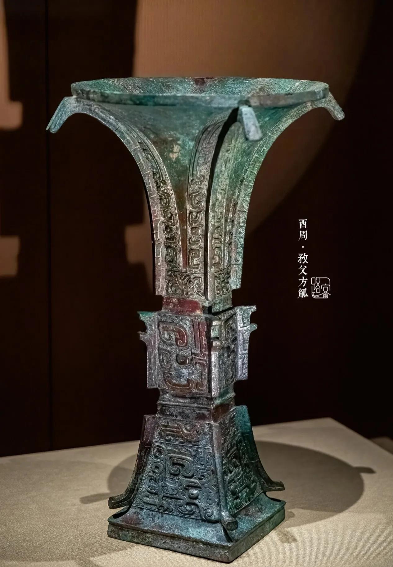 西周·敄父方觚
高30厘米，口径17厘米
2006年绛县横水倗国墓地1006号墓