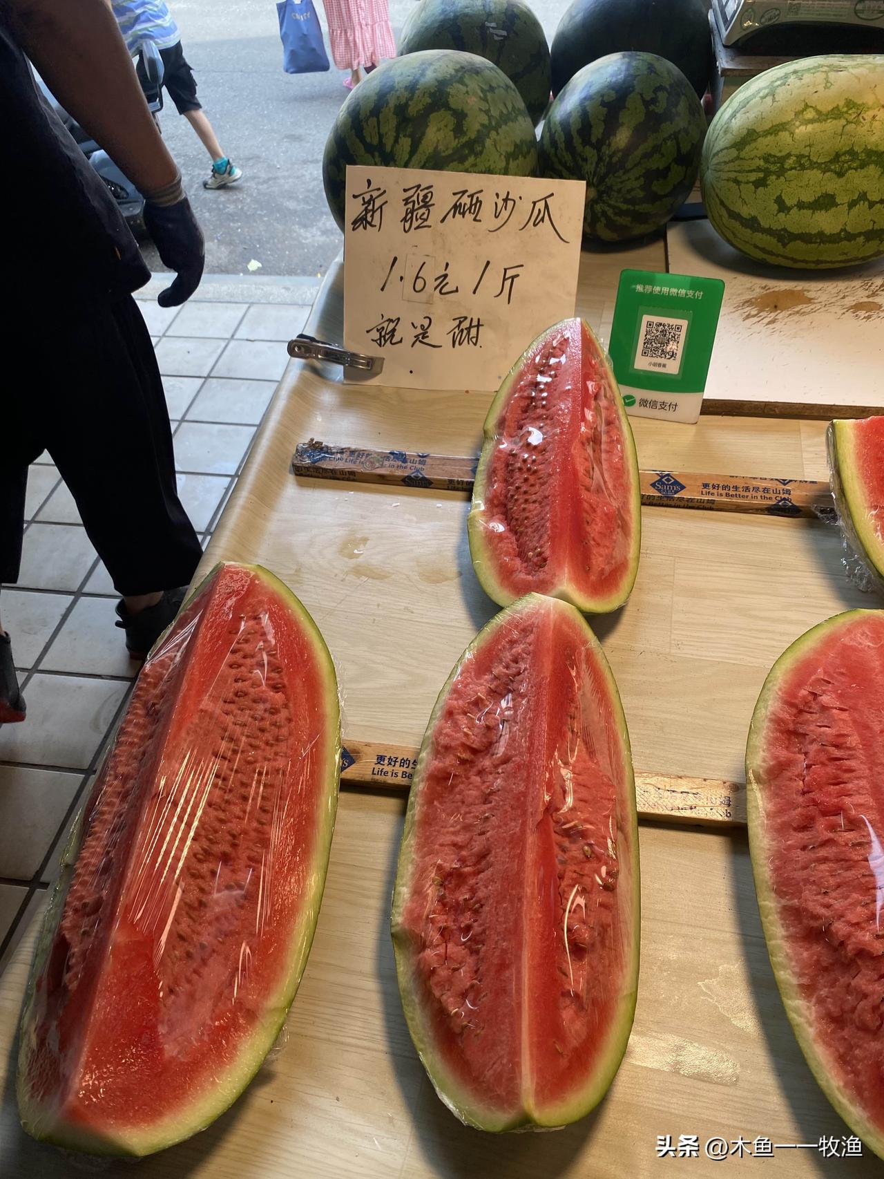 有没有与我老婆一样的？进屋第一件事就是打开冰箱，拿出冰镇西瓜吃
    我们家三