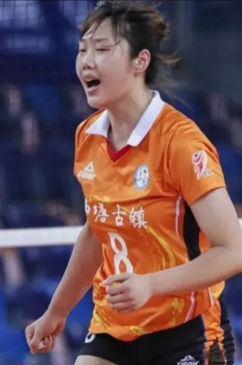 女排联赛，9号，江苏队南下嘉善西塘，挑战浙江队。两队实力有差距，但倪梦杰的大力跳