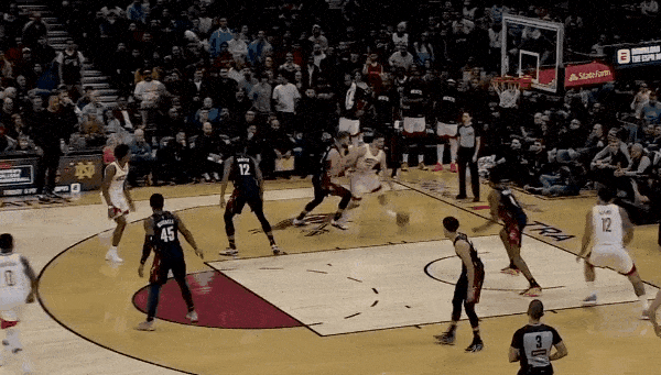 申京28+11+7主导进攻，霍乐迪末节18分爆发，火箭114-104力克骑士豪取