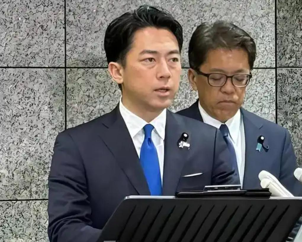 就在刚刚，

日舰闯台海挑衅，朝鲜导弹直扑日本海，小泉进次郎急着灭火

4 月 