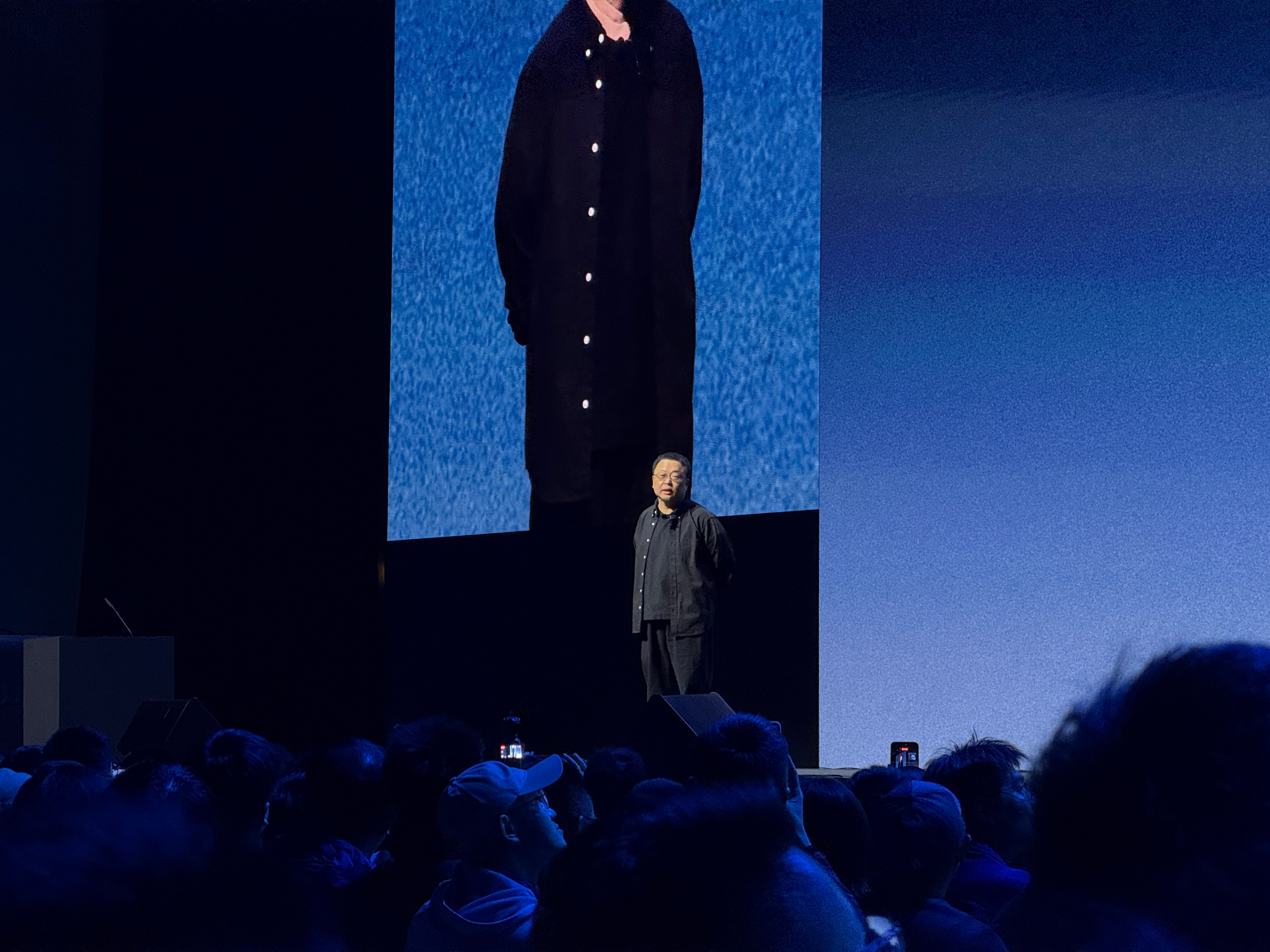 罗永浩科技春晚还不知道今天要发什么科技产品叽里咕噜讲半天了