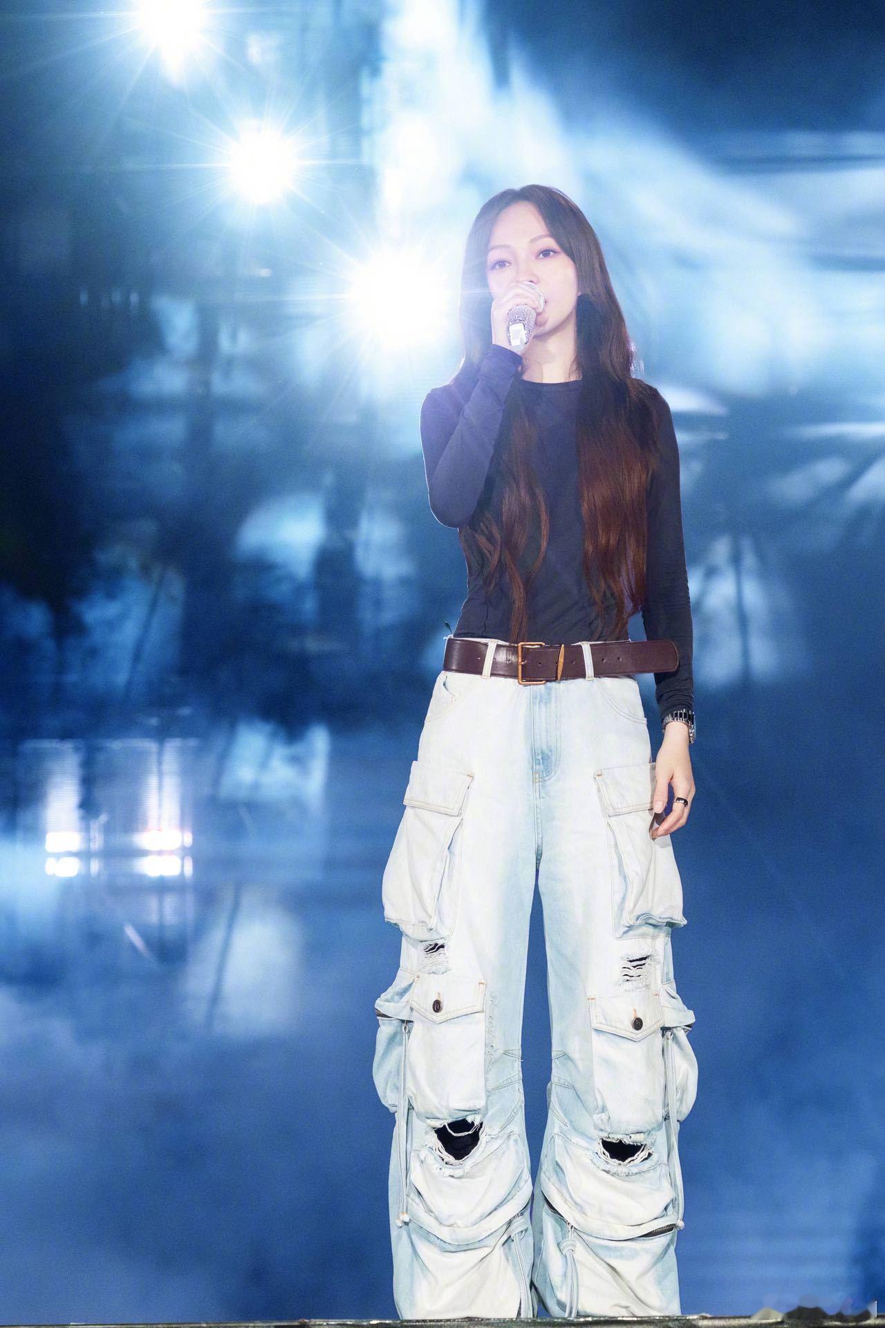 张韶涵玩家像素风手拿把掐 看张韶涵演唱会真的像开盲盒！每次都有新惊喜，这次「玩家