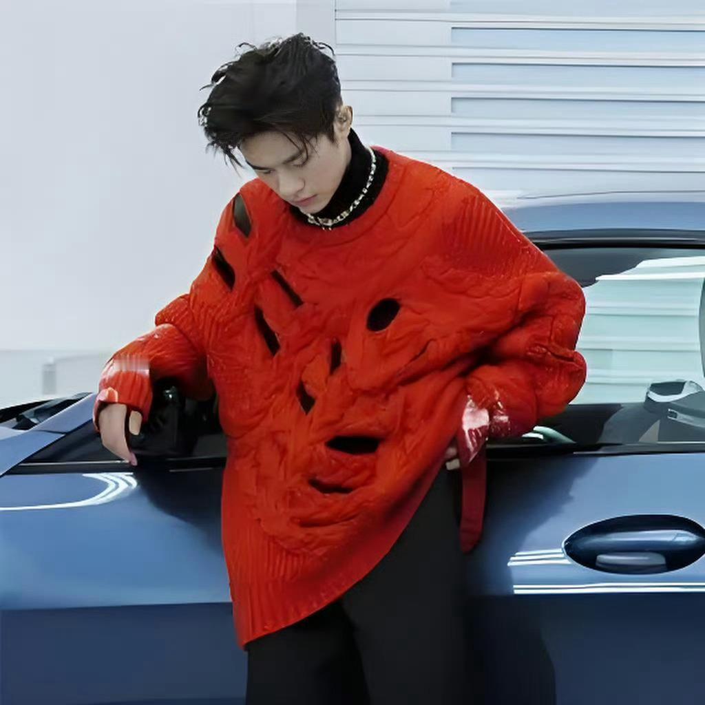 易烊千玺把红毛衣焊身上了 满满的松弛，给我们带来更加的圈粉而又养眼的时刻呀！ 