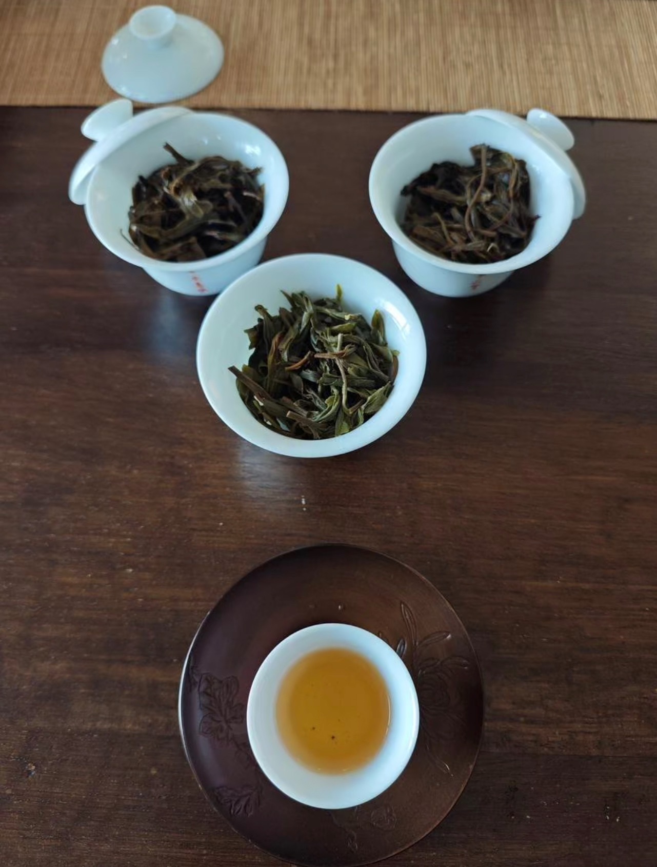 品茶赏器交友  品茶，品的是此中真味，更是人生百态。初入口时的微涩，入喉时的回甘