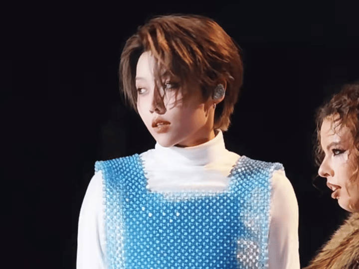 刘雨昕ending镜头好绝 来欣赏爱奇艺尖叫之夜绝美Ending镜头定格瞬间，眼