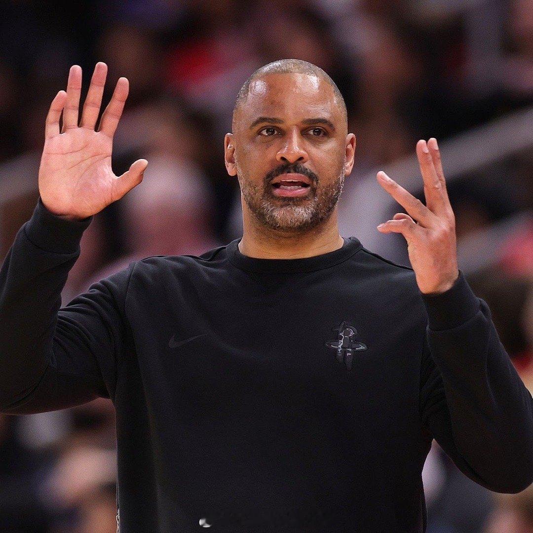 Michael Pina撰文谈到了火箭的现状和未来。他表示，乌度卡知道如何为球队