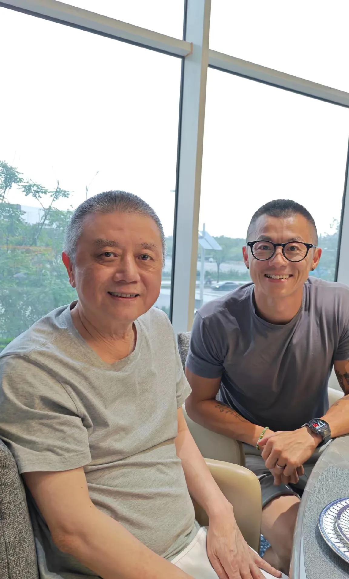 震爷这你受得了吗，看了陈的网络恢复后，现在每天很是开心啊，这次发布了网络，在和一