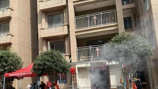 江西某社区底层房屋改建为“祠堂”，住房和城乡建设部门：调查后研究解决方案
江西省
