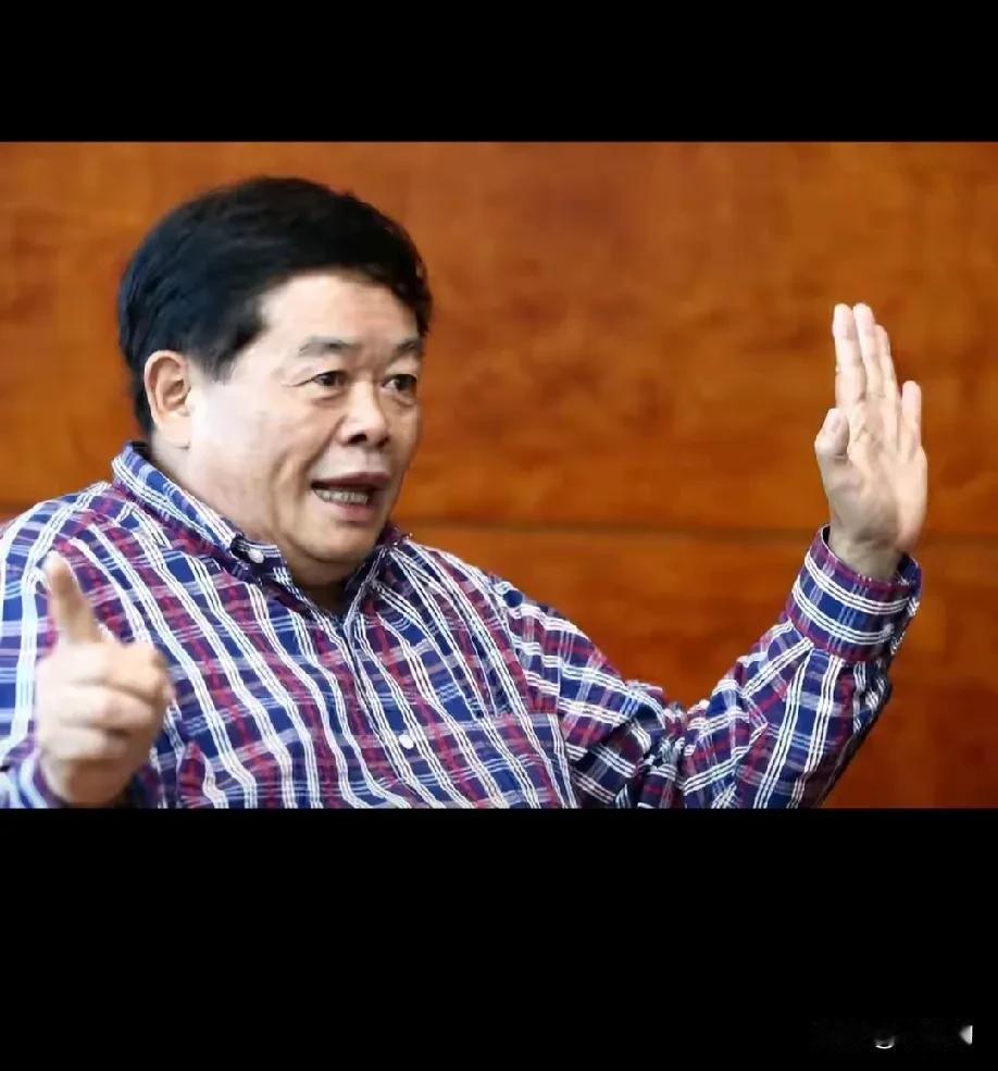 曹德旺的3段苦日子，藏着普通人逆袭的密码！
 
家人们，“玻璃大王”曹德旺早年太